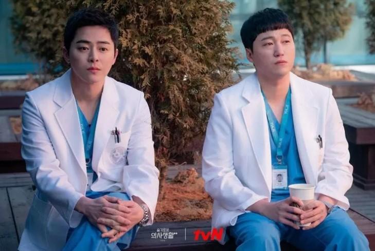 Season Satu dan Dua Hospital Playlist Harus Nyambung, Ternyata Kim Dae Myung Harus Syuting Ulang Gegara Hal Ini!