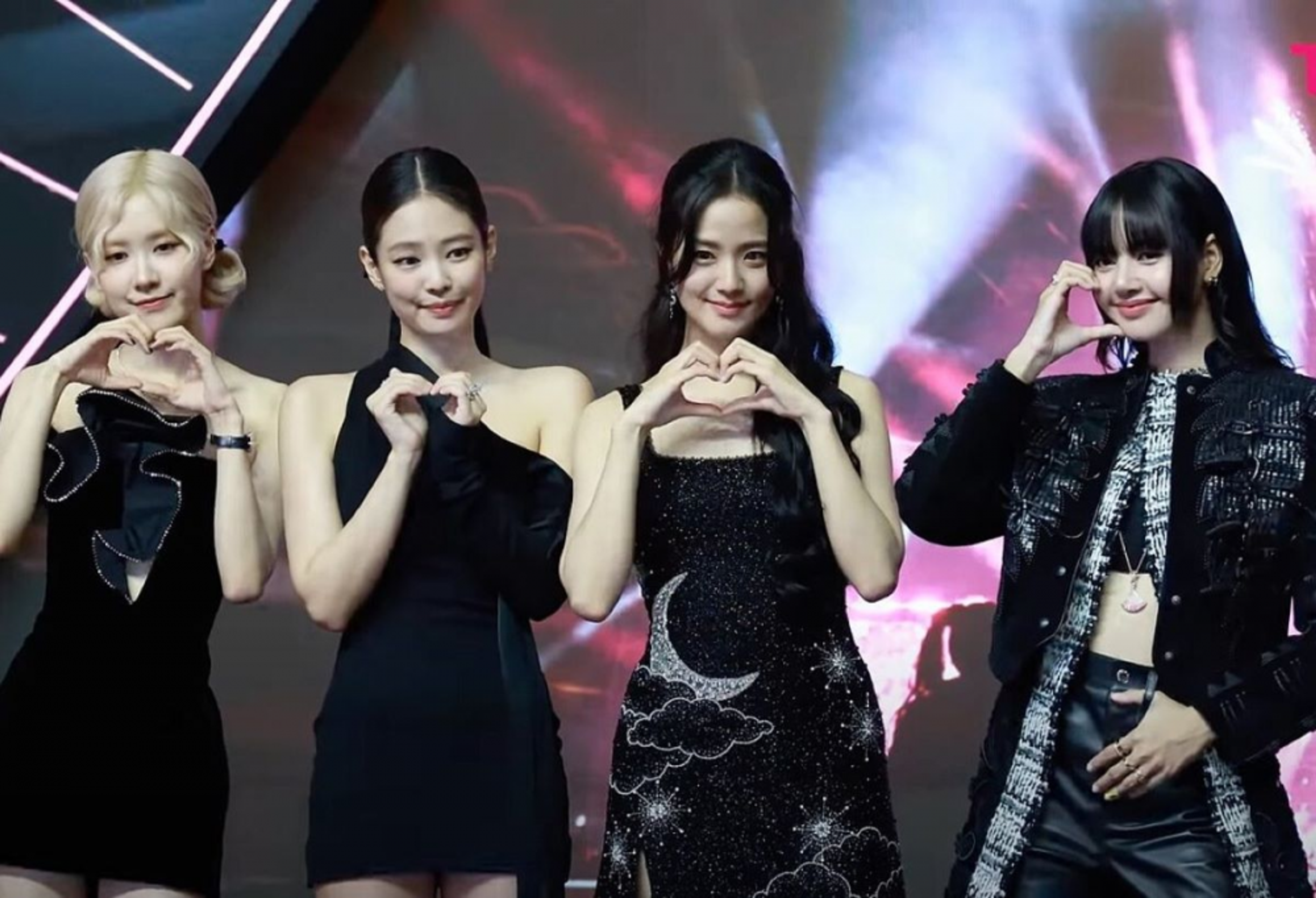 Netizens debate whether BLACKPINK's concert tickets are too expensive, at 275,000 won ($197 USD)