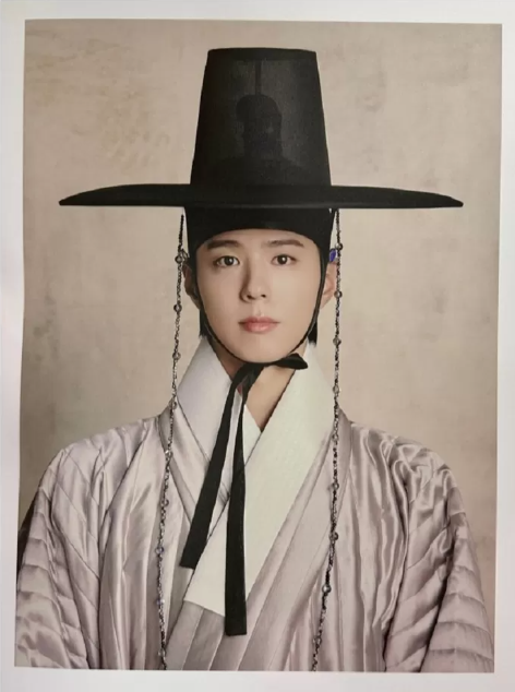 Tampil Menawan dalam Hanbok, Park Bo Gum Bikin Knetz Terpukau