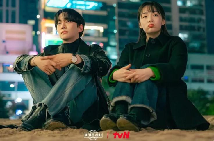 Typhoon Family Kuasai Peringkat Popularitas, Lee Jun Ho dan Kim Min Ha Turut Raih Puncak Sorotan!