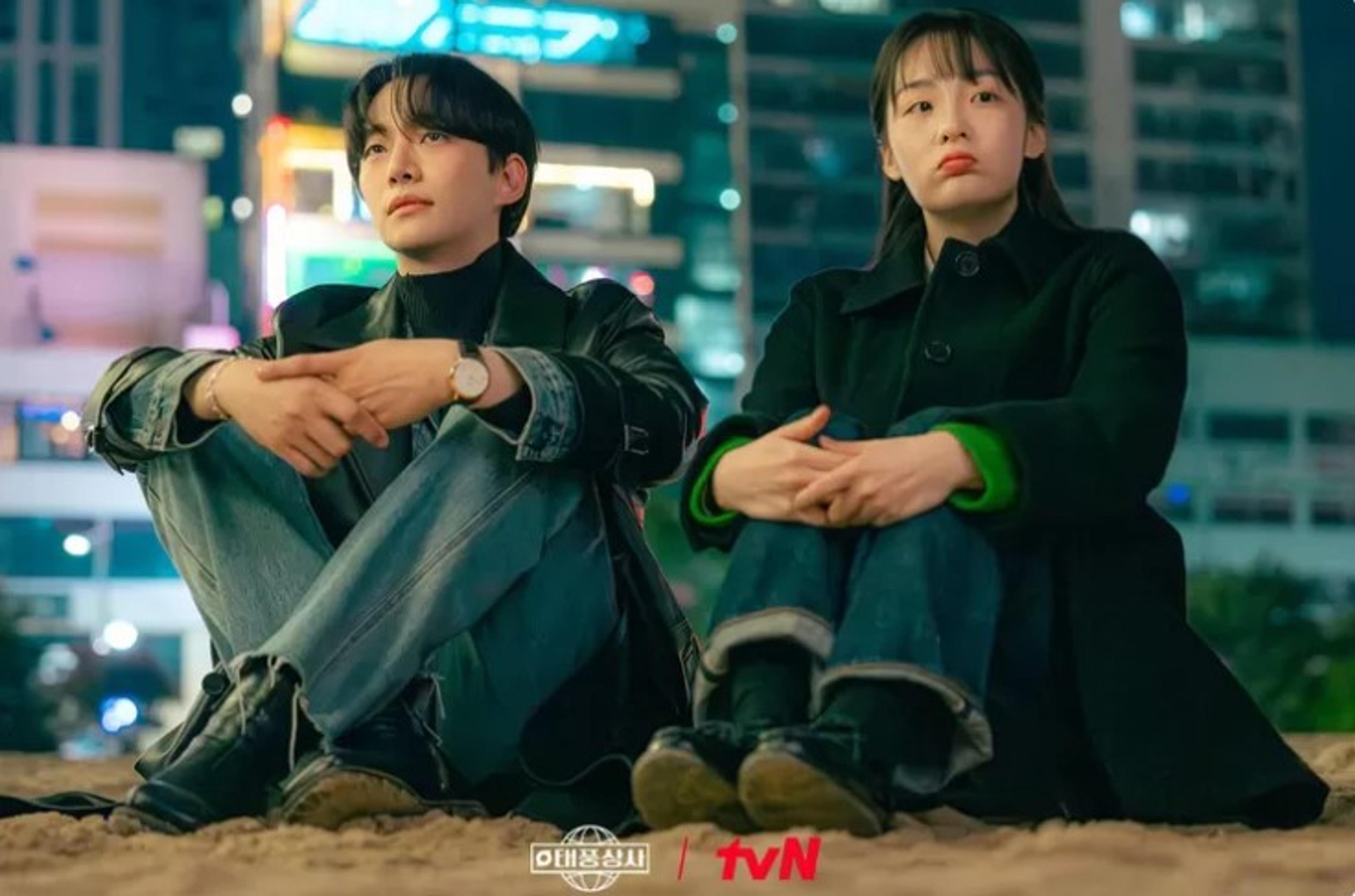 Typhoon Family Kuasai Peringkat Popularitas, Lee Jun Ho dan Kim Min Ha Turut Raih Puncak Sorotan!