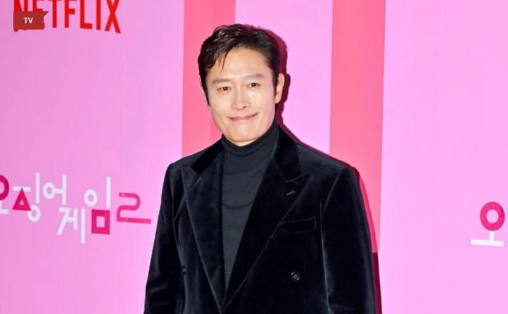 Lee Byung Hun Bongkar Fakta di Balik Adegan Tampar Keras Diri Sendiri dalam 'Squid Game 2'