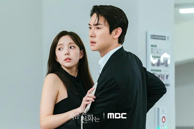 Yoo Yeon Seok dan Chae Soo Bin keciduk menyaksikan musikal bersama untuk mendukung rekan seagensi di King Kong by Starship.