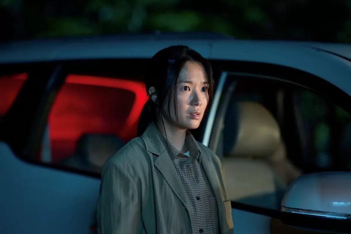 Dipuji Sebagai PD Tangguh, Kim Hye Yoon Beertransformasi Jadi Ratu Horor Baru dalam Film Salmokji