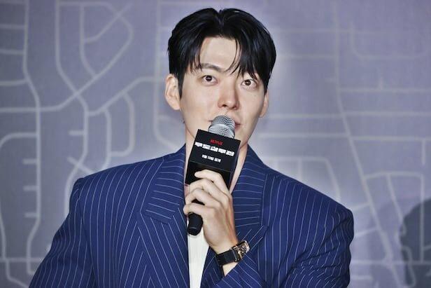 Demi Totalitas, Kim Woo Bin Hafalkan Ribuan Dialog Bahasa Arab untuk Satu Peran