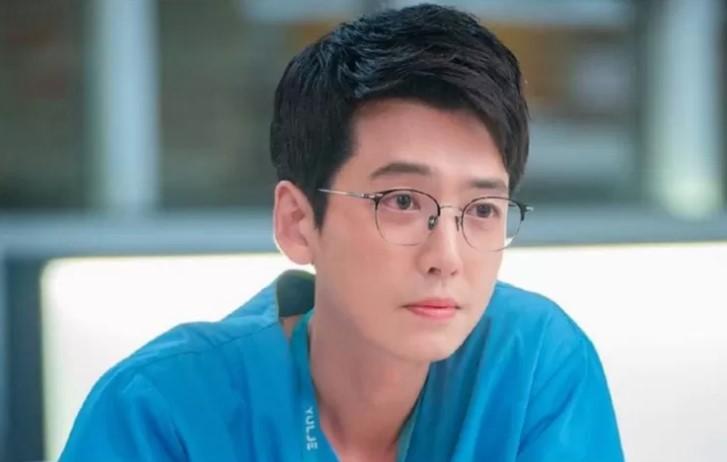 Jung Kyung Ho Ungkap Alasan Mengejutkan Hentikan Alkohol setelah Rasakan Gangguan Aneh yang Bikin Naskah Sulit Terbaca