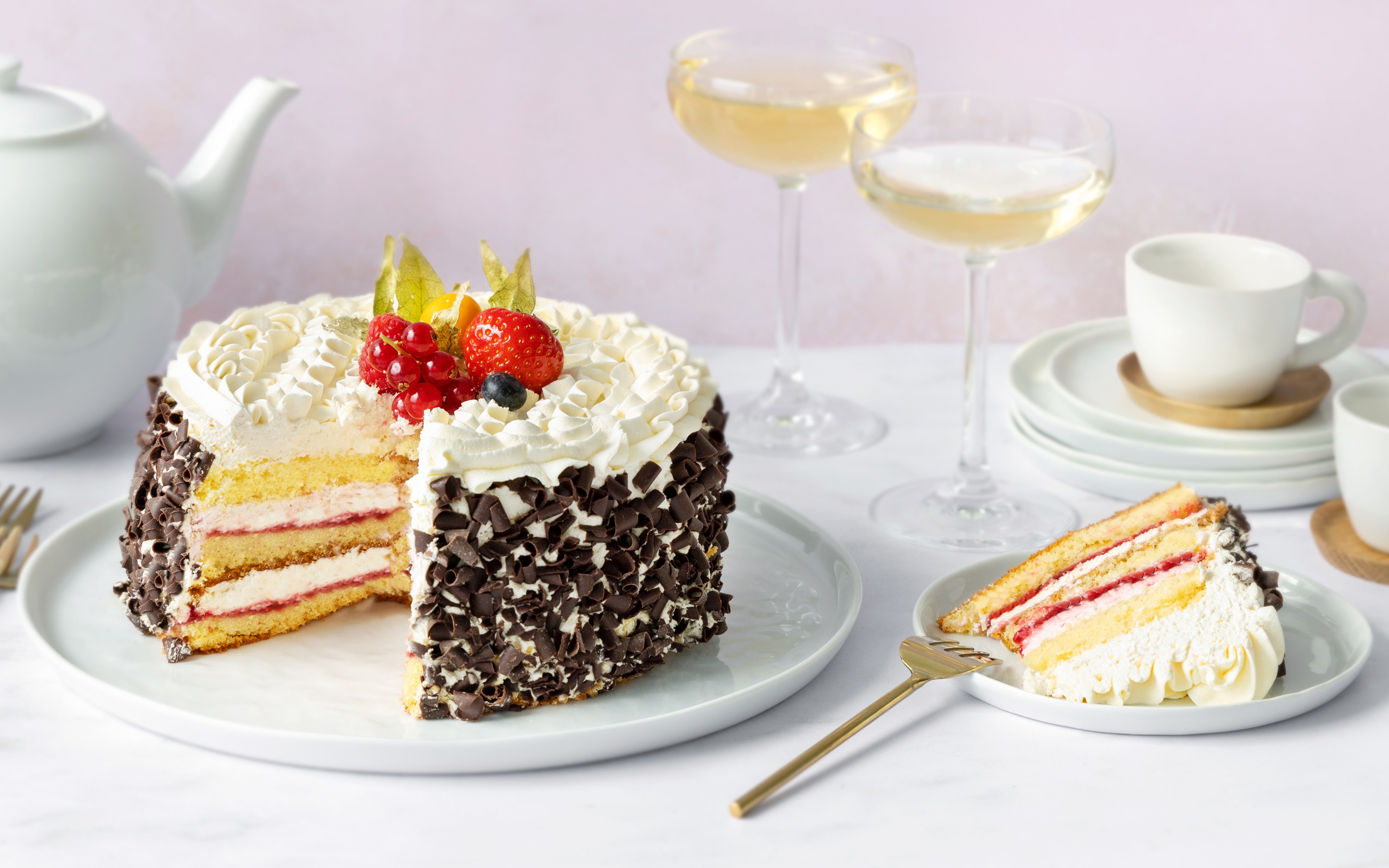 Bløtkake med glutenfri bunn og laktosefri krem