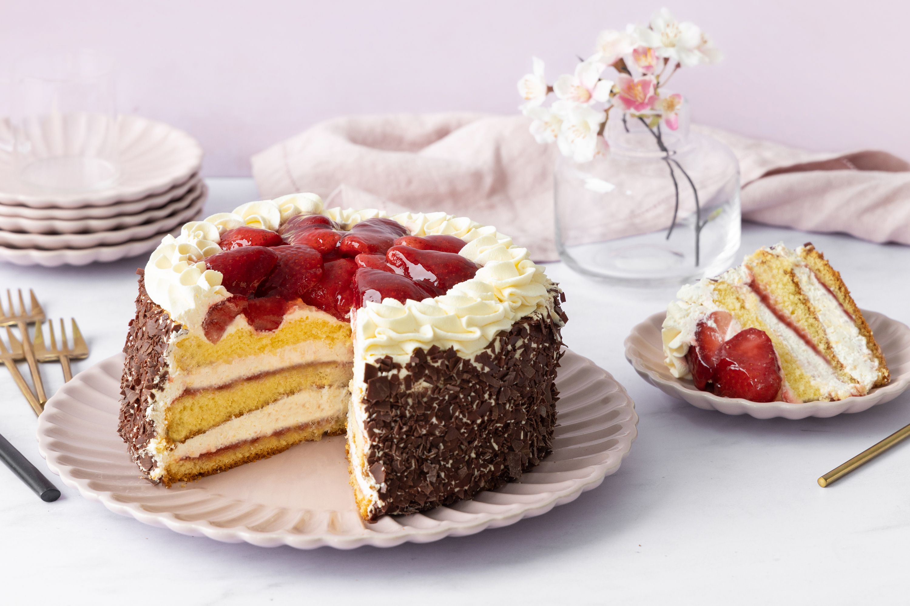 Bløtkake med jordbærlokk