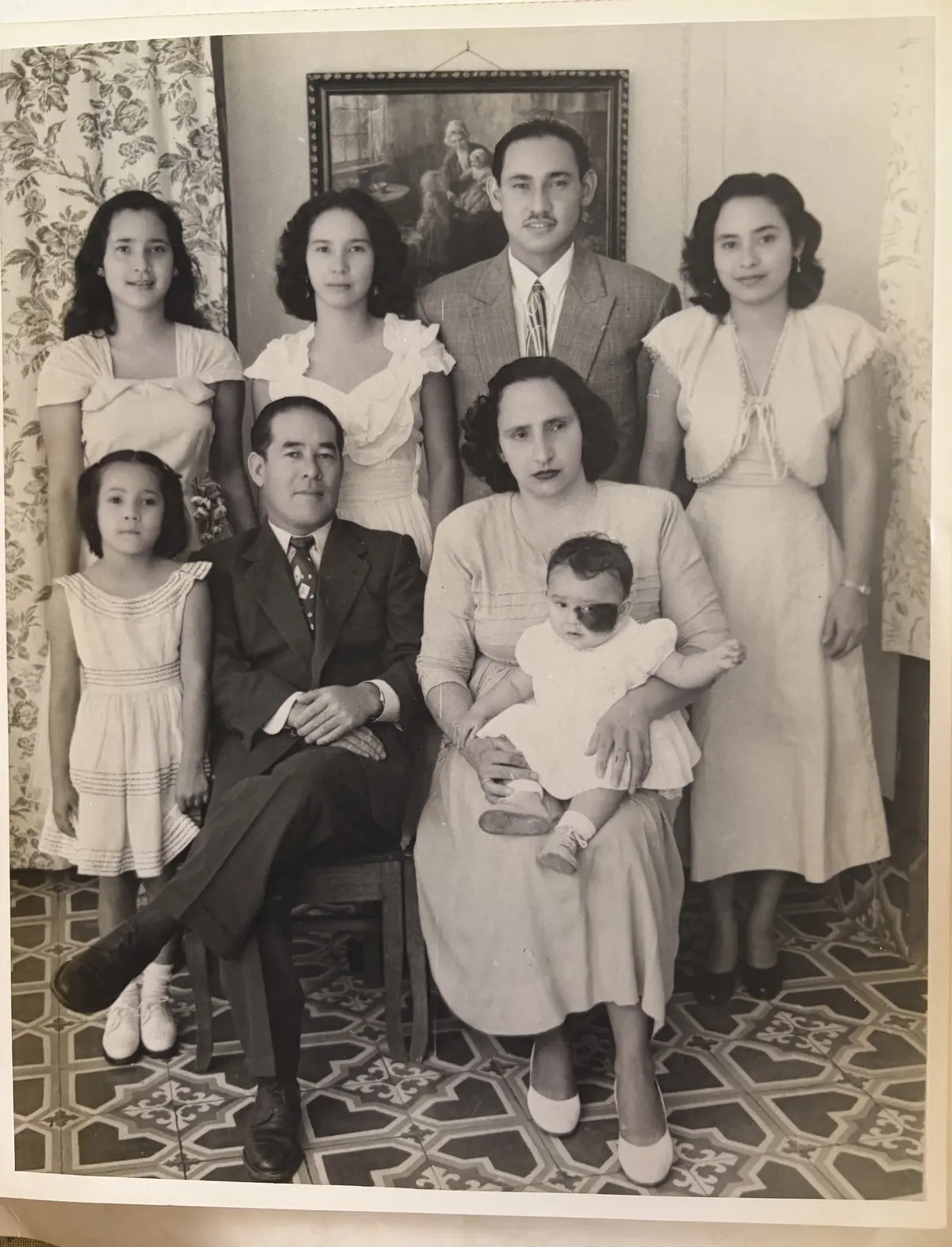 Fotografía histórica de la familia del abuelo Nishikuni en Colombia (1952)