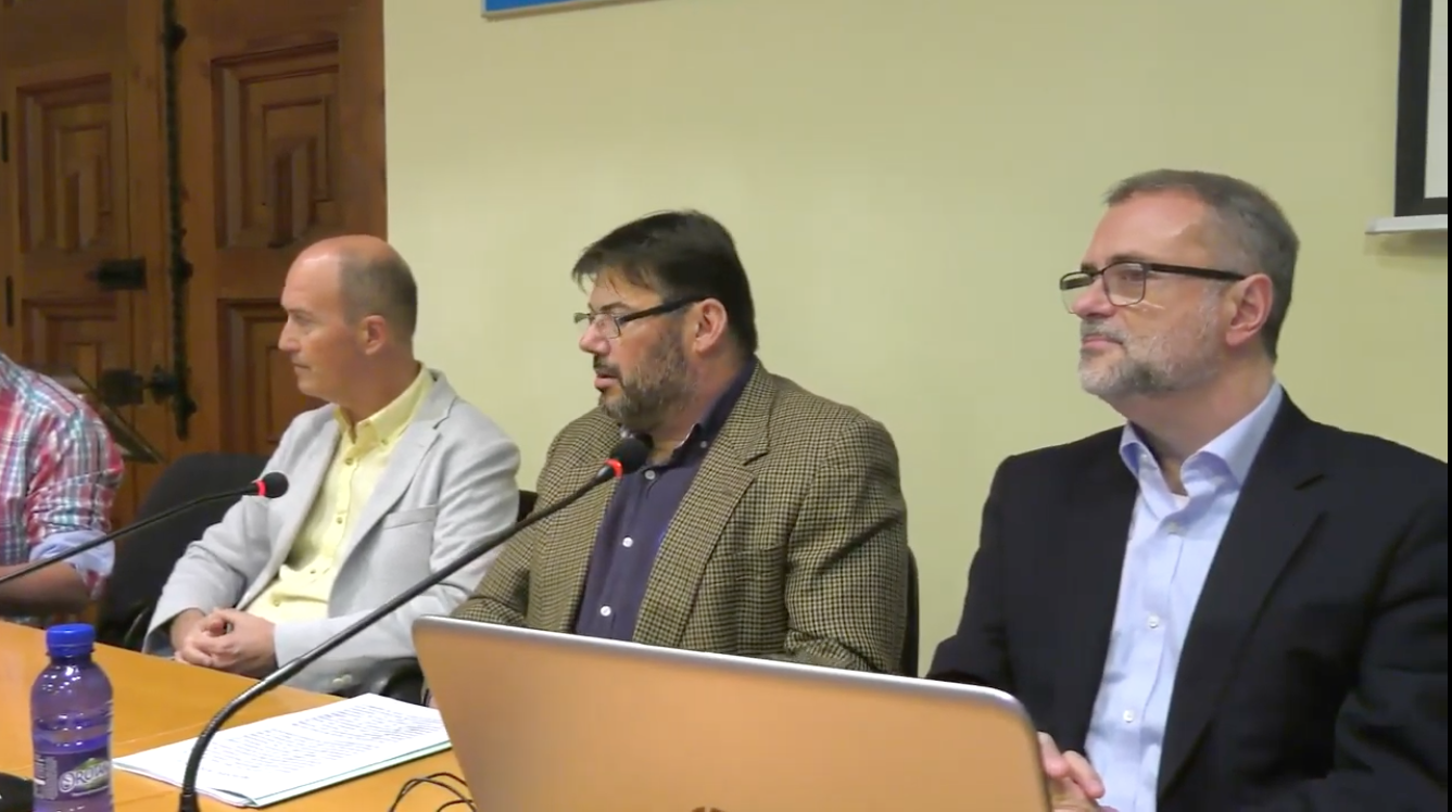 La Vall digitaliza su archivo municipal para acercar la historia local a golpe de ‘clic’