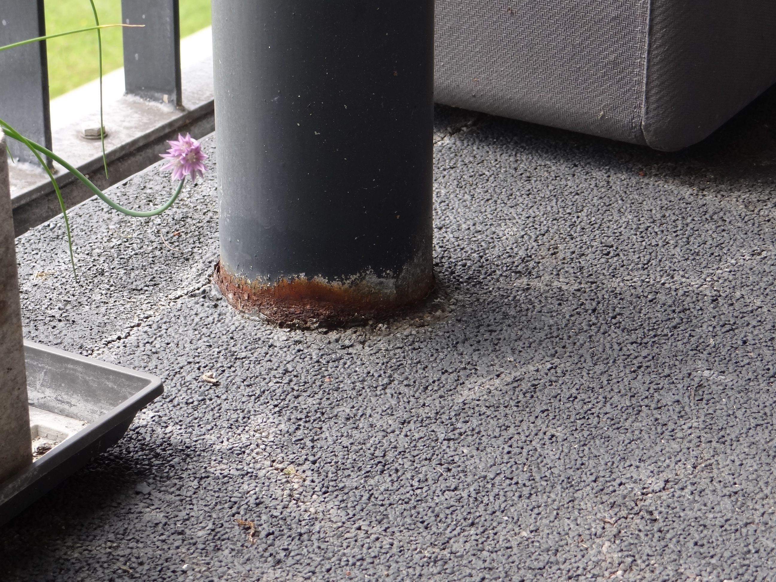 Undichtigkeit Balkon und Stahlstütze mit Rost