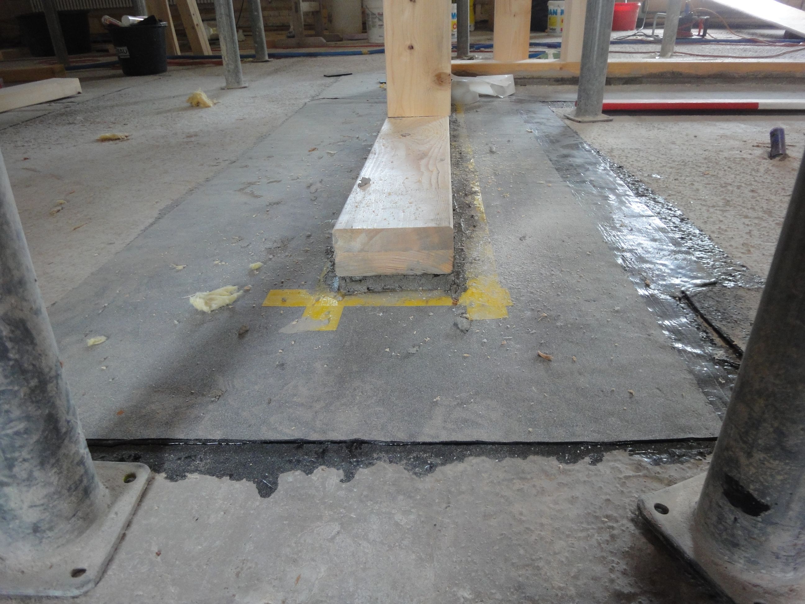 Fachgerechte Abdichtung vor Montage Schwellenholz