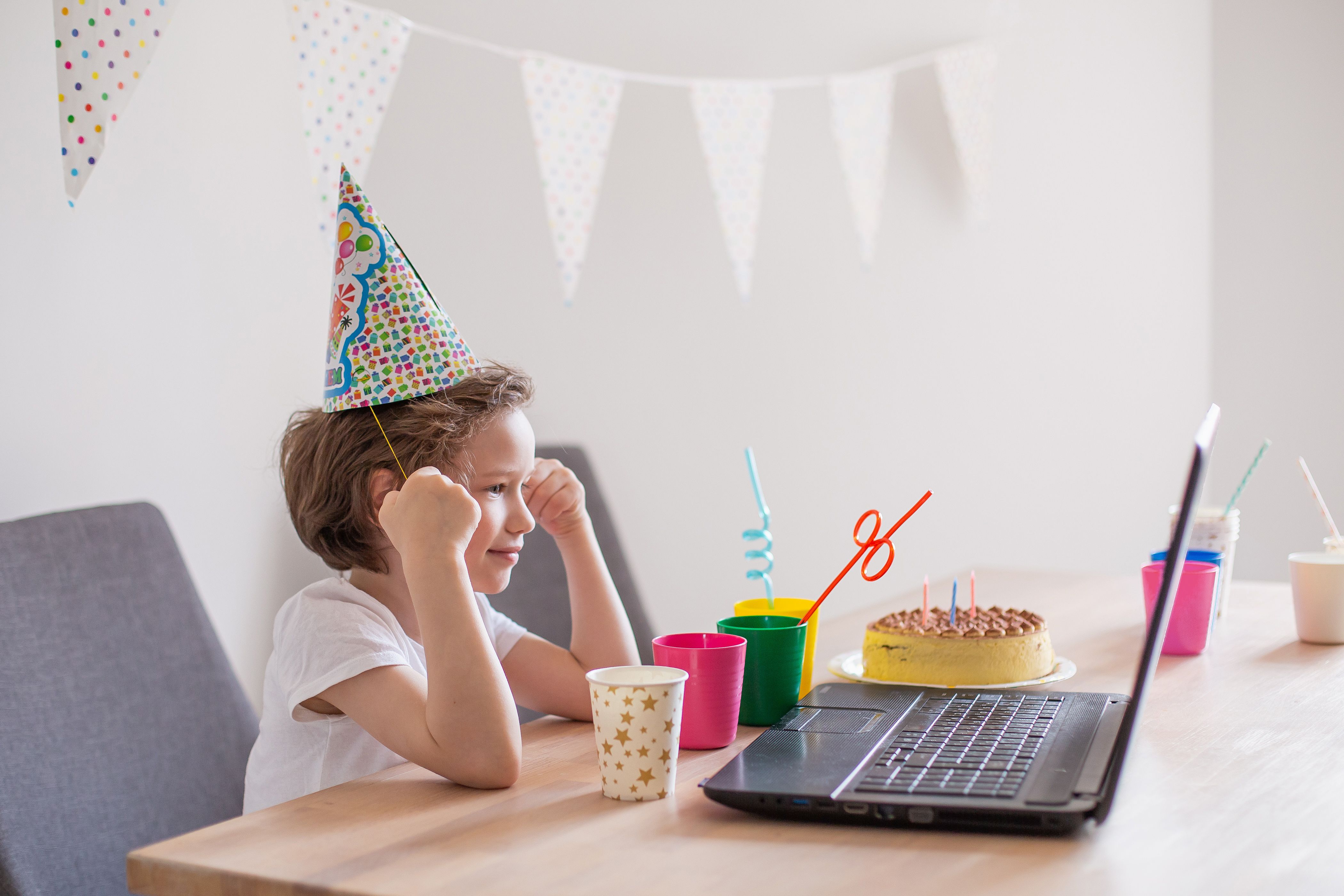 How to Throw a Virtual Birthday Party on Zoom mainstages