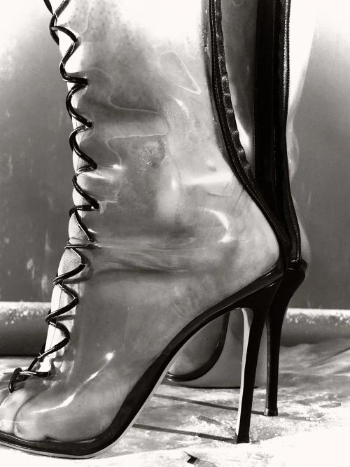 CR FASHION BOOK  thumbnail 13