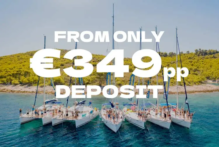 €100 deposit text over image of yachts in a bay