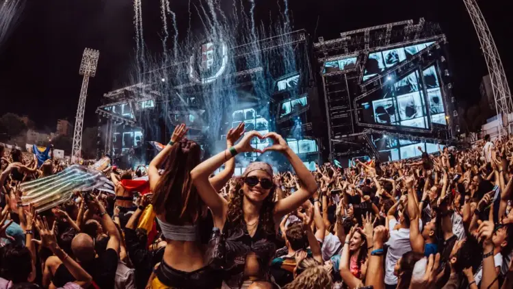 Crowd scene at ULTRA Europe in Split, Croatia, with festival-goers dancing in front of the main stage during a high-energy summer night set. The image captures the atmosphere of ULTRA Europe, one of the biggest electronic music festivals in Croatia, and works well for a guide covering the ULTRA Europe line-up, tickets, travel tips, where to stay in Split, and how to plan the ultimate Croatia festival trip.