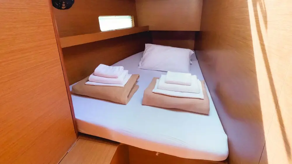 Economy yacht cabin