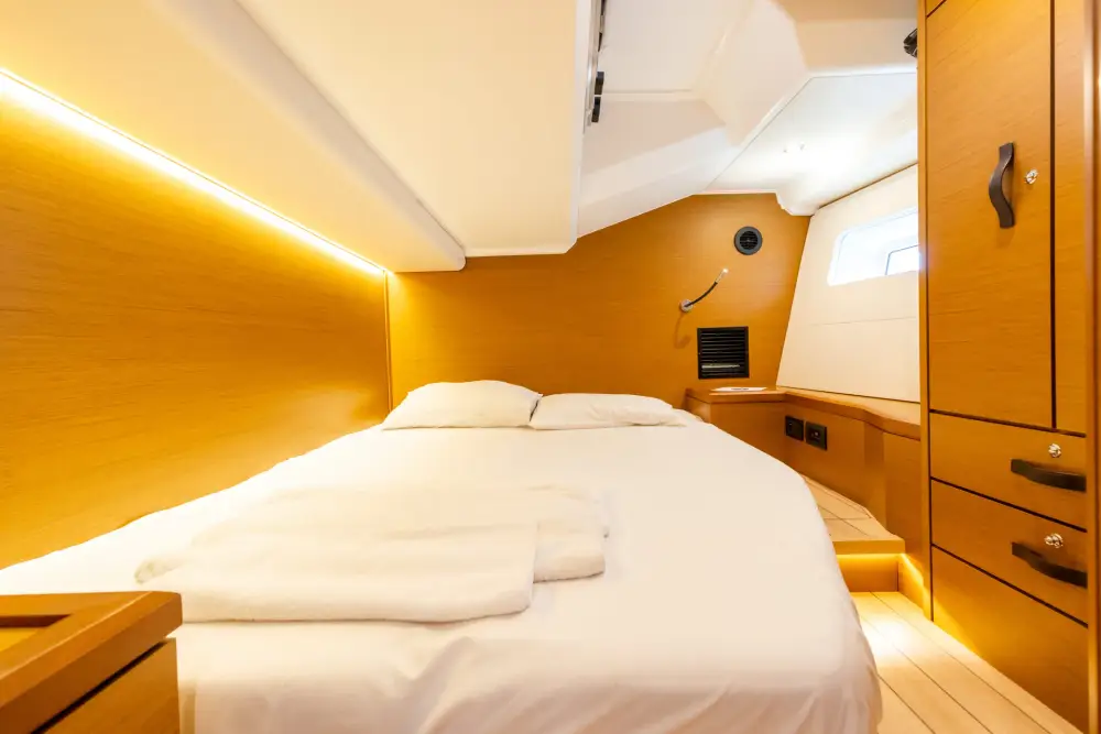 Superior Yacht double cabin