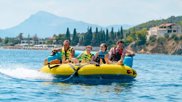 Group of people doing water sports in Poros