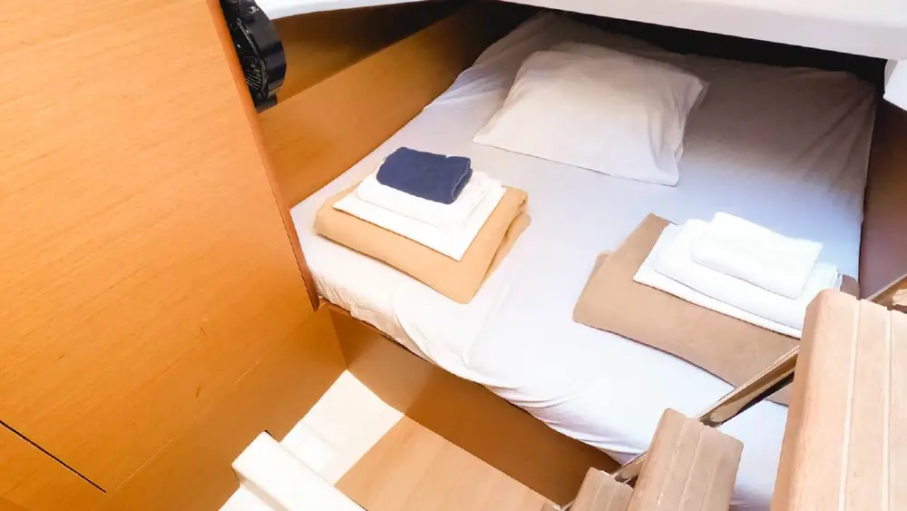 Economy yacht double cabin