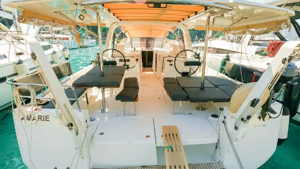 Economy yacht stern seating area