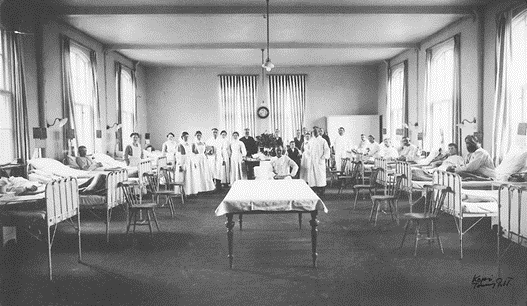 Bilde av en Pasientsal på Trondhjem kommunale sygehus, nå St. Olavs hospital, 1902-bygget.