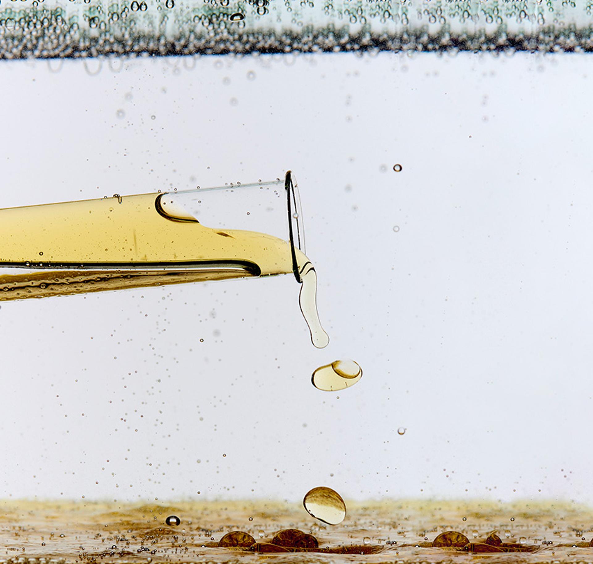 Harklinikken Hair Gain Extract leaking out of test tube