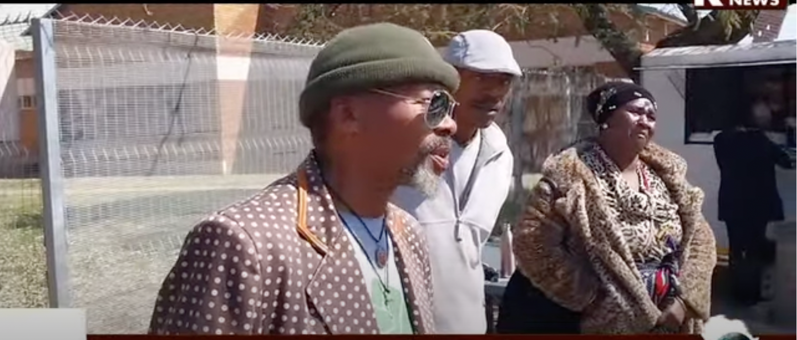 General Daniel Motona speaks from the heart at the Brits Magistrate Court, urging the North West Provincial Health Department to stand with traditional health practitioners. Together, let's unlock the immense medicinal potential of cannabis and create a healthier, more informed future for all. He also calls upon the North West Cannabis Development Council to support our farmers and traditional health practitioners, pushing forward with the groundbreaking Cannabis Sandbox Initiative. 🚀 It's time to formalize the cannabis industry, shaping a brighter, more inclusive tomorrow. 