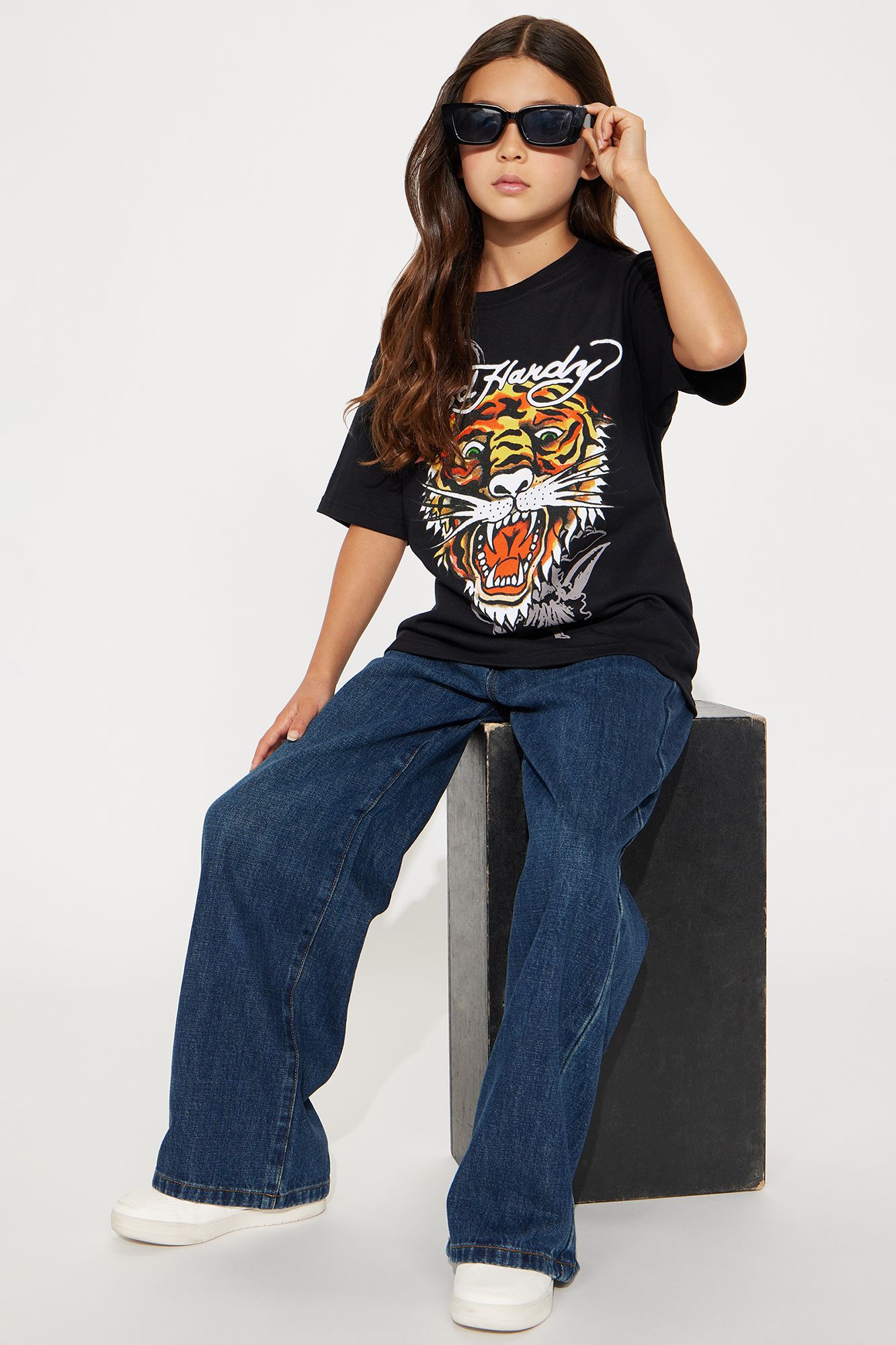 GRAPHIC TOPS collection