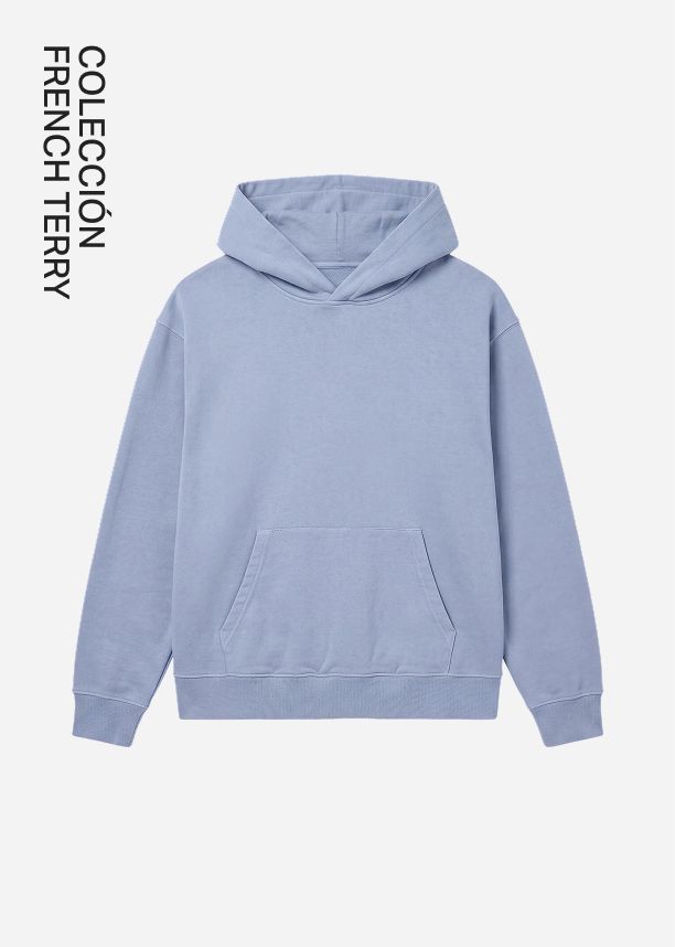Sudadera de felpa francesa azul claro con capucha y bolsillo delantero, promocionando la nueva colección de ropa casual cómoda.