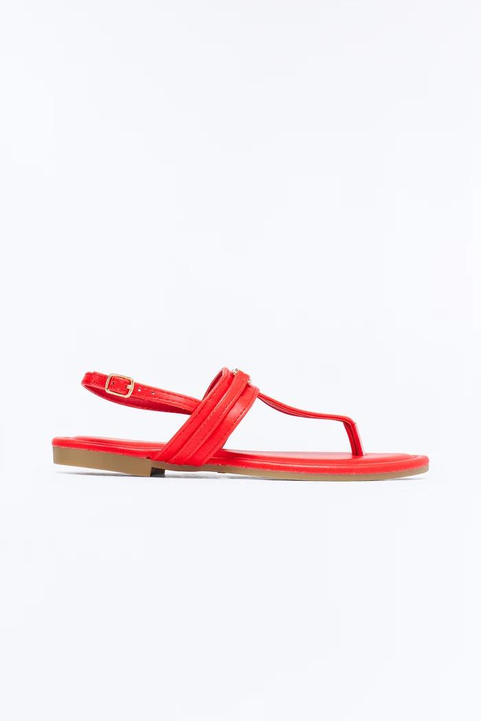 Sandalias planas rojas para mujer con diseño de dedo y tira ajustable en el tobillo.