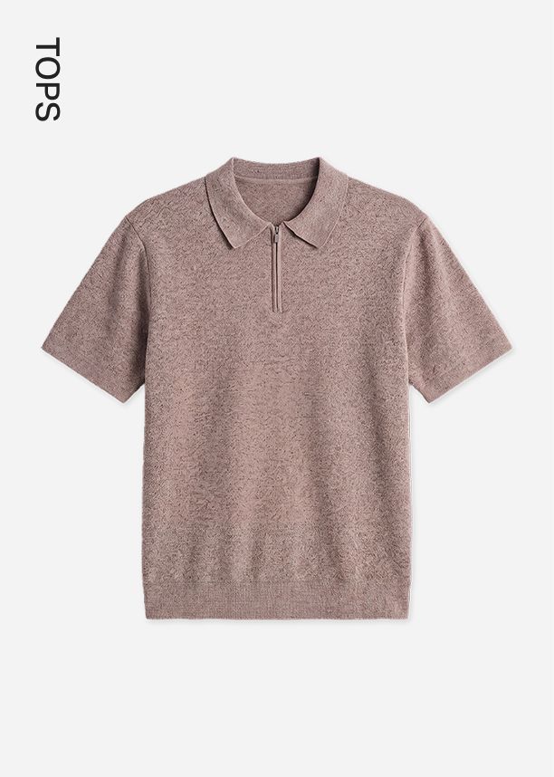 Polo de punto para hombre en tono rosa viejo con cremallera corta, que destaca la nueva colección de prendas y camisetas casuales.