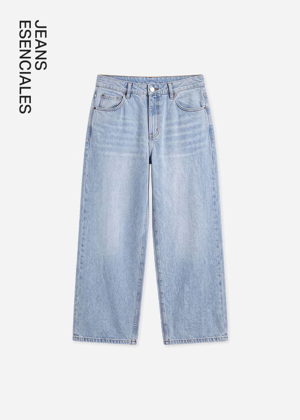 Jeans de tiro alto y pierna ancha en tono azul claro con corte holgado, esenciales de mezclilla.
