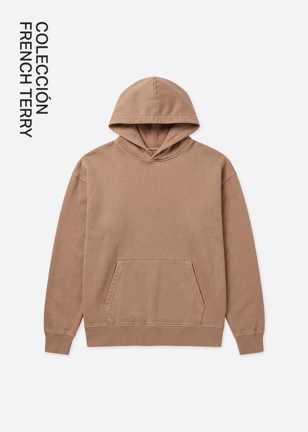 Sudadera con capucha de felpa francesa en color marrón claro.