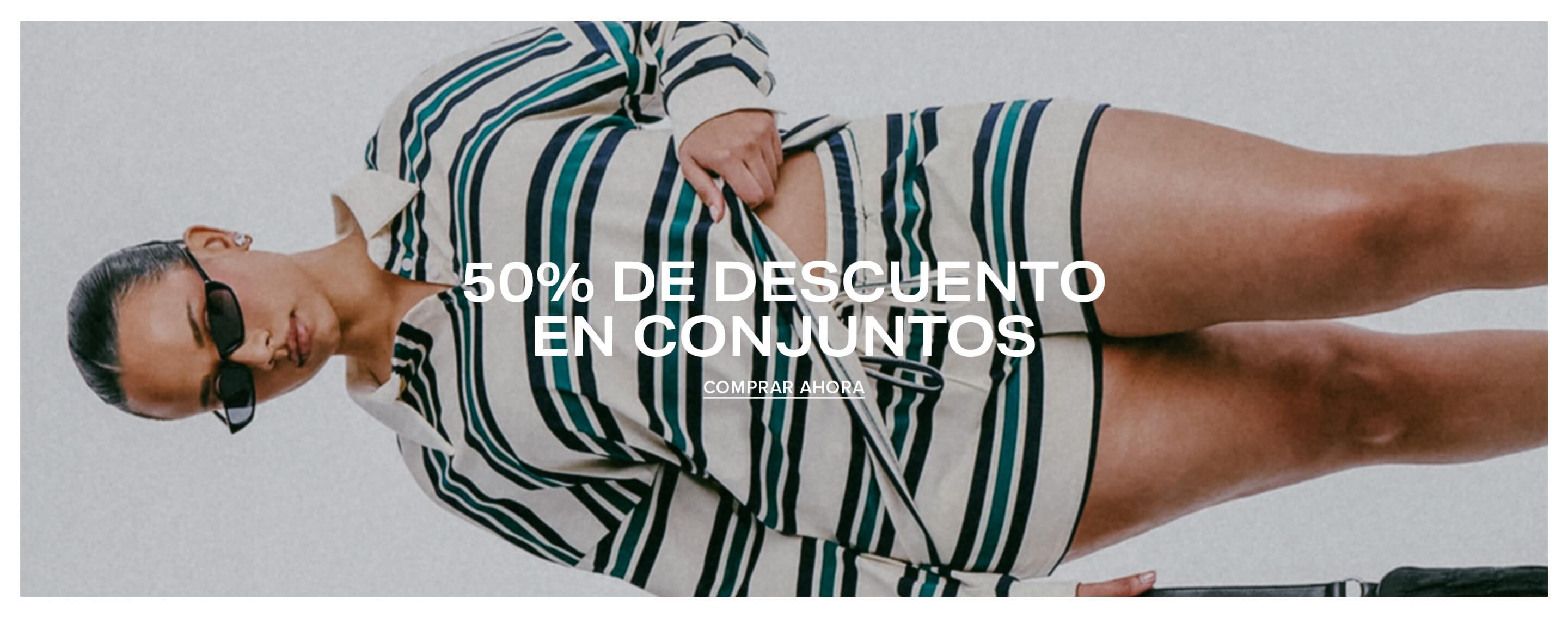 Mujer con un conjunto a juego de rayas verdes y crema. El texto promociona un descuento del 50% en conjuntos de ropa combinados.