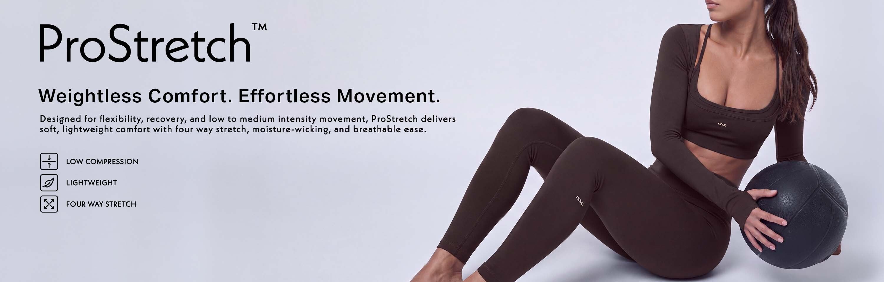 Mujer con leggings y top deportivo marrón ProStretch de Nova sostiene un balón medicinal, promoviendo su colección de ropa deportiva ligera.
