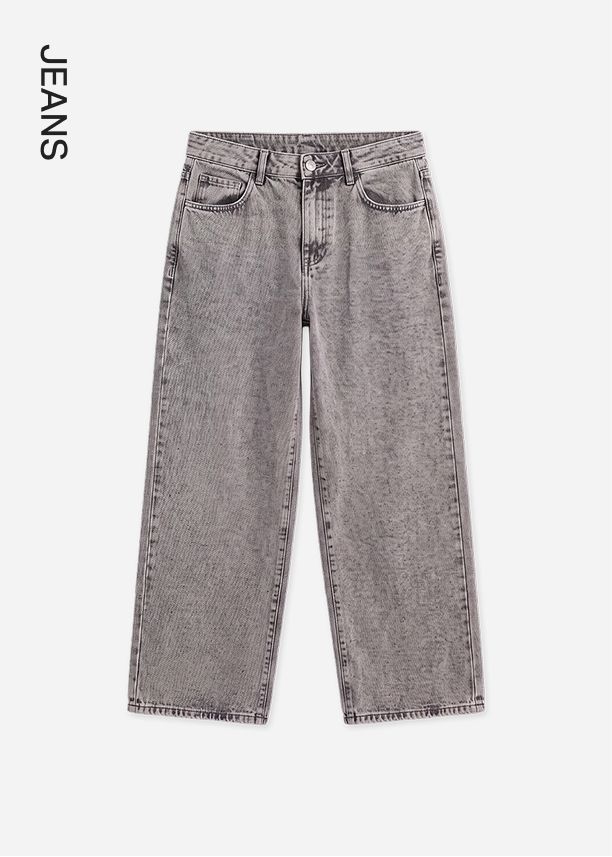 Pantalones vaqueros anchos grises desgastados con cinco bolsillos clásicos, perfectos para un look casual moderno de nuestra nueva colección denim.