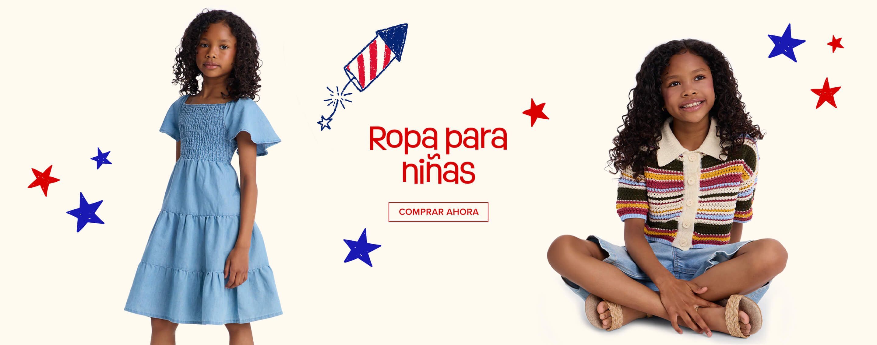 Niña sonriente en top de ganchillo a rayas y shorts vaqueros, con estrellas y cohete, para moda infantil. ¡Compra ahora!