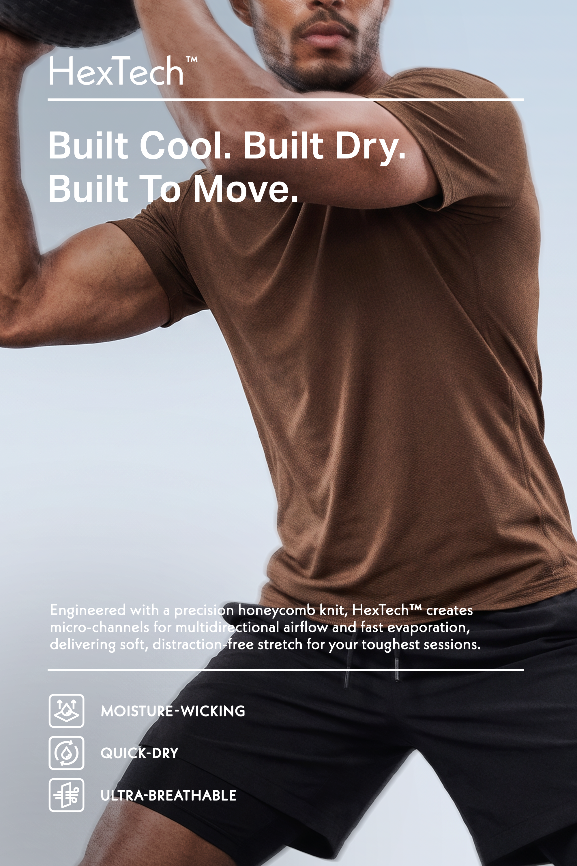 Hombre con camiseta deportiva marrón HexTech sostiene un balón de entrenamiento, promocionando ropa transpirable de secado rápido.