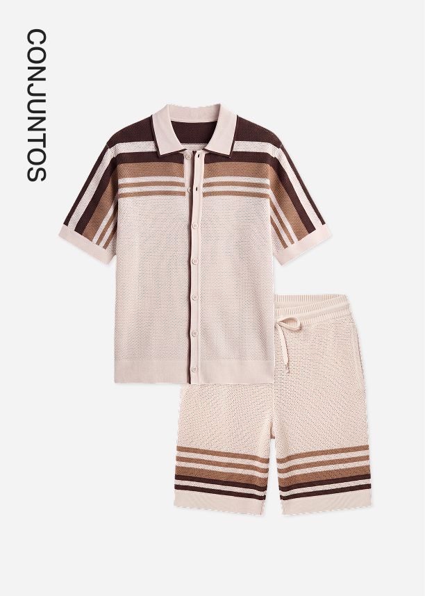 Conjunto de polo de punto beige y shorts con rayas marrones/tostadas. Descubre nuestros cómodos sets a juego para hombre.