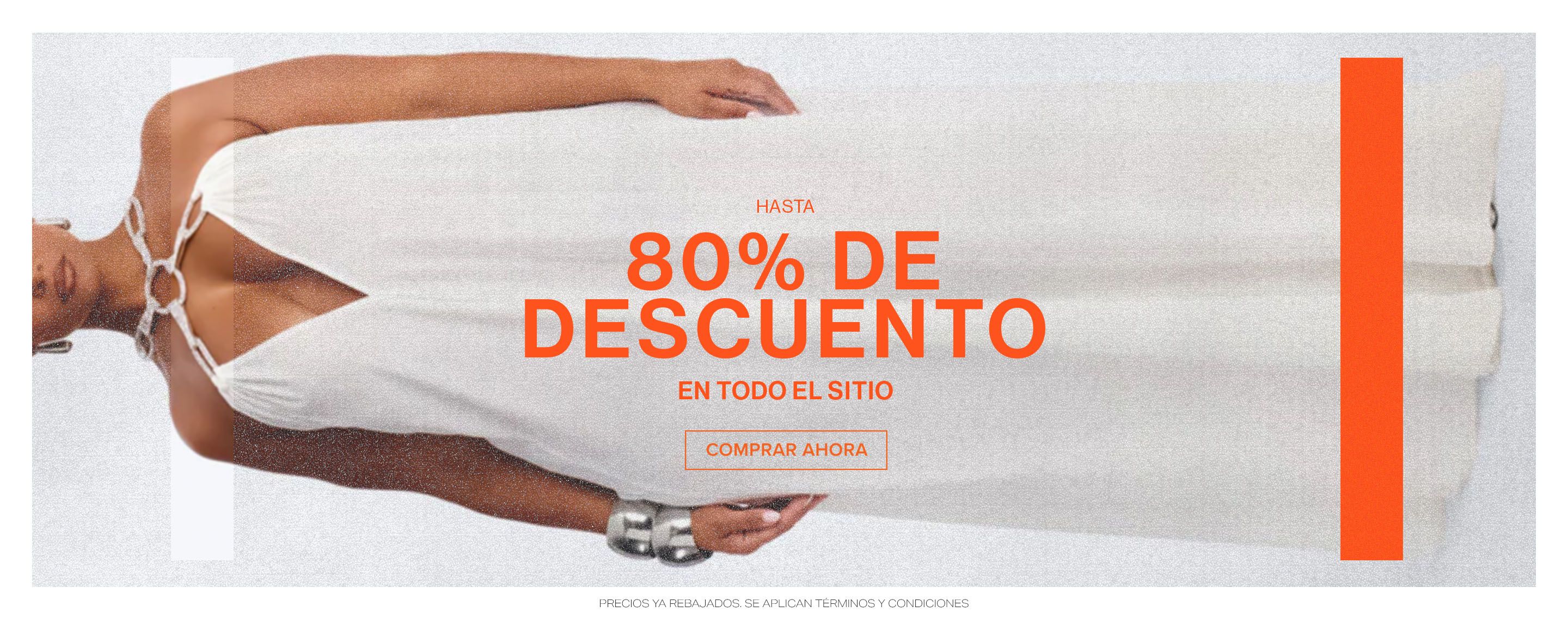Modelo en vestido halter blanco con collar y puño plateados. Mensaje de rebajas '80% OFF SITIO COMPLETO'. Compra moda femenina ahora.