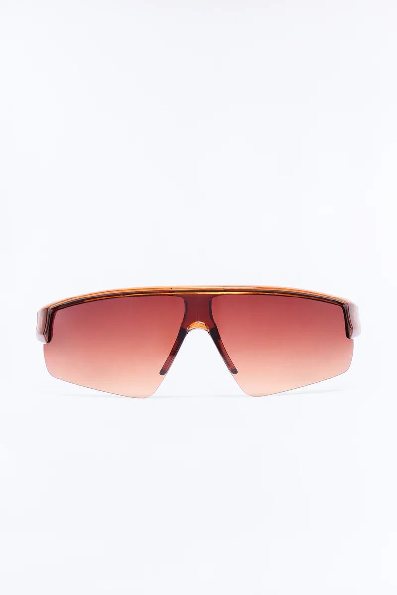 Gafas de sol de pantalla grande color ámbar con lentes degradadas sobre fondo blanco, que muestran lentes retro para la colección de verano.