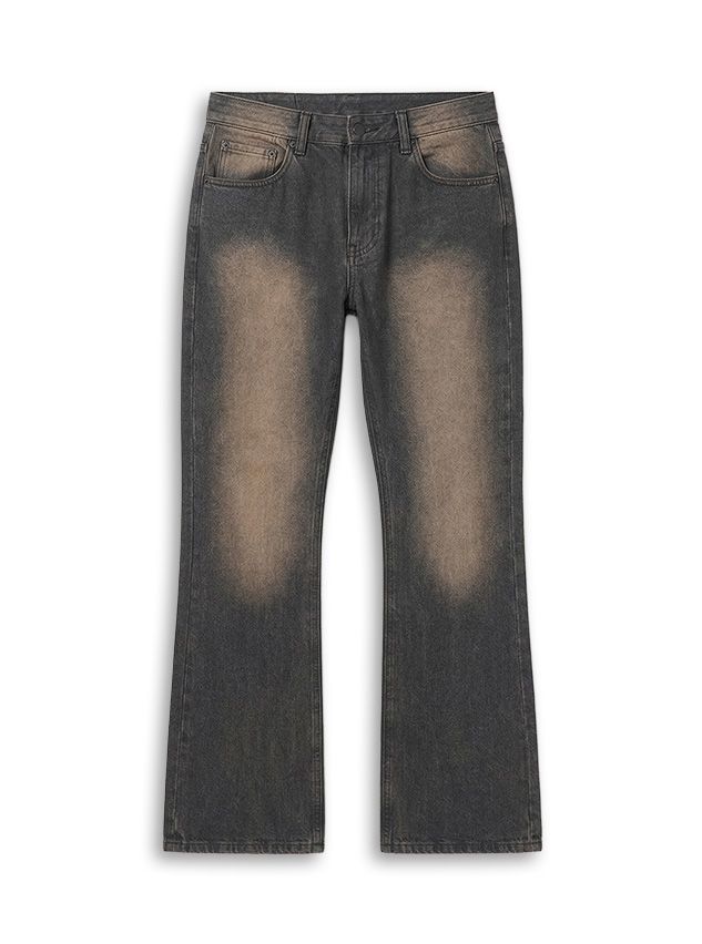 Pantalones vaqueros acampanados carbón con lavado marrón descolorido en muslos y cintura, mostrando una nueva colección denim vintage.