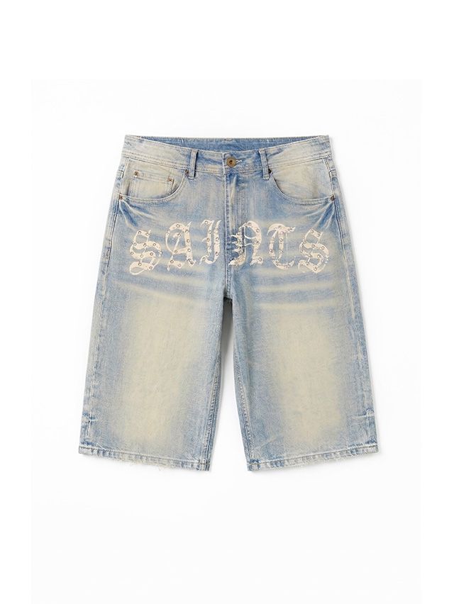 Pantalones cortos vaqueros desgastados azul claro, con gráfico "SAINTS" blanco prominente. Ideales para moda casual masculina.
