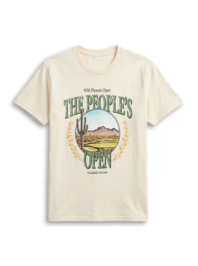 Camiseta crema WM Phoenix Open con gráfico de campo de golf desértico y cactus. Incluye "The People's Open Scottsdale Arizona".