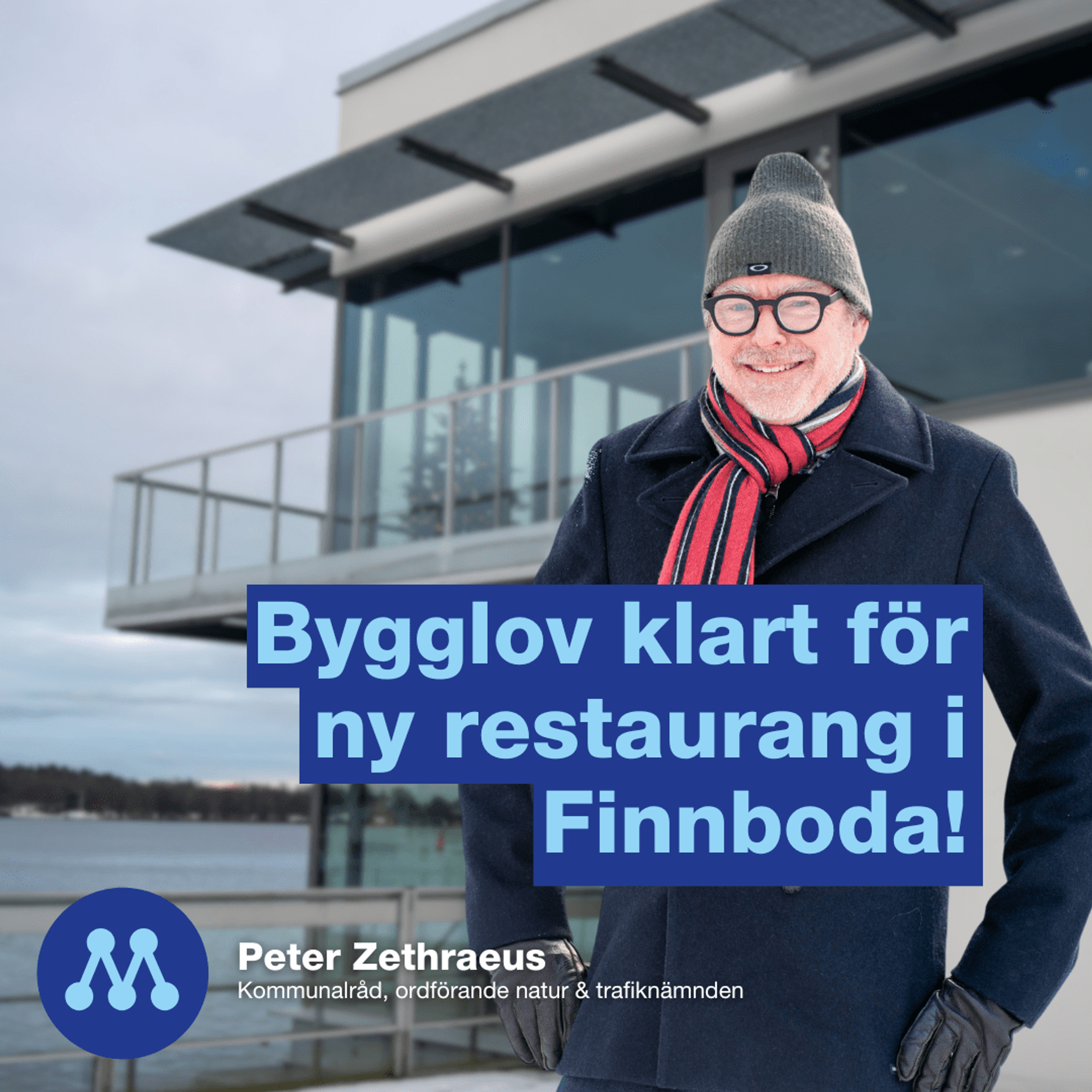 Bild på Finnboda hamnkrog med man framför och text om att bygglovet är klart för Finnboda hamnkrog