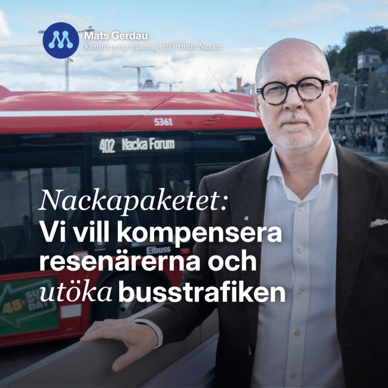 Person vid buss med text om att kompensera resenärer och utöka busstrafiken.