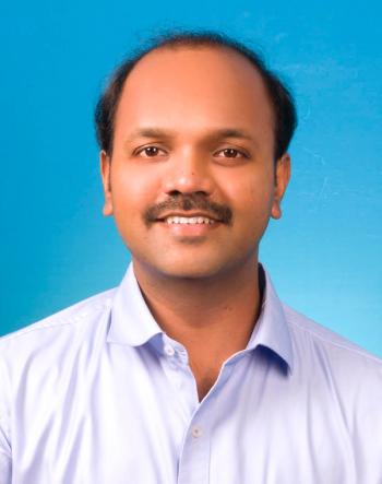 Karthik Kumar Headshot.jpg