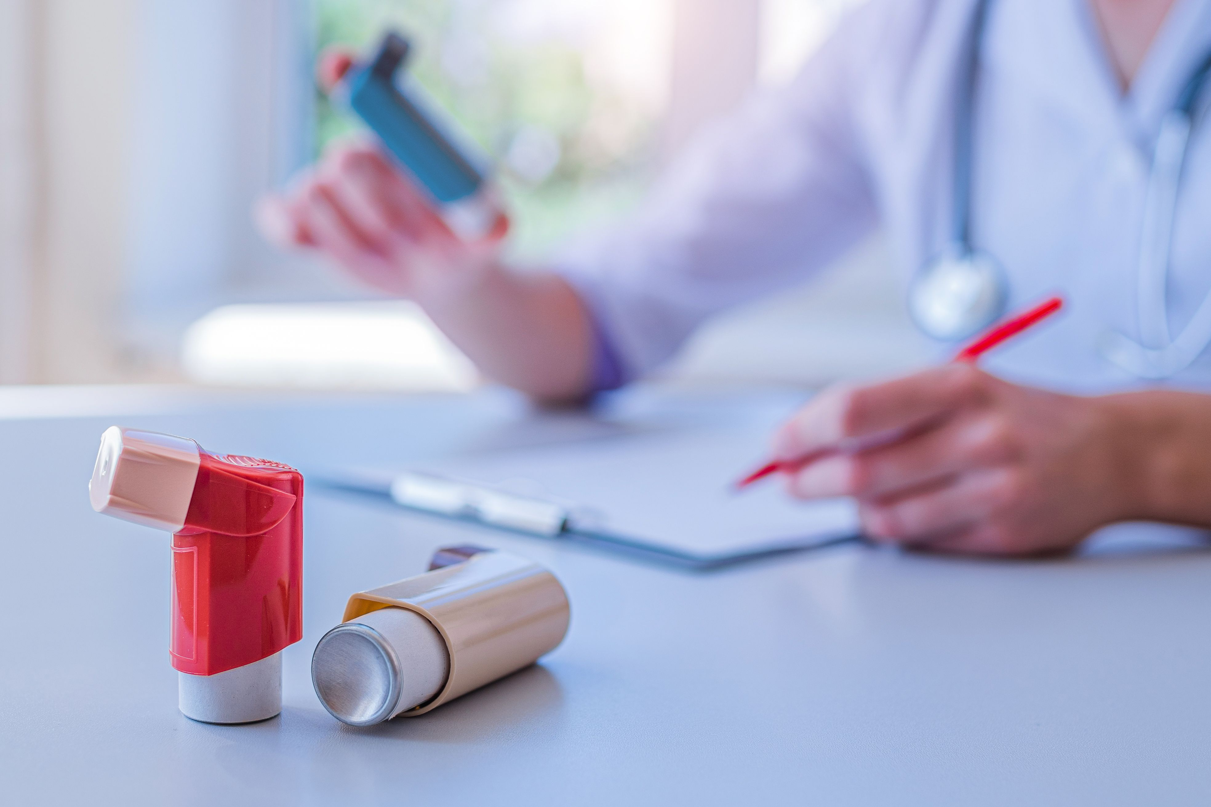 doctor prescribing inhaled COPD medication | Image Credit: Goffkein - stock.adobe.com