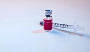 Close up of Retatrutide Glass Vial and Single Use Insulin Syringes | Image credit: Anna Hoychuk - stock.adobe.com